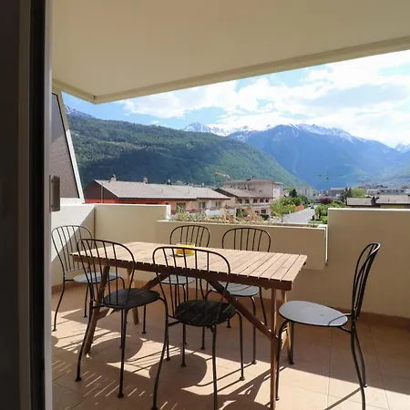 Lejlighed Ideally Located In *